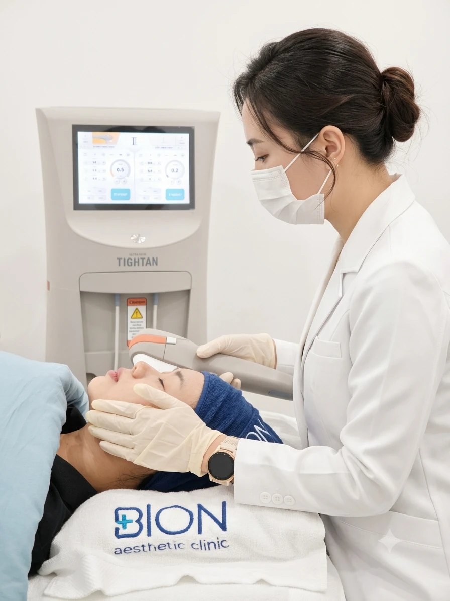 Bác sĩ trực tiếp điều trị cho khách hàng tại BION aesthetic clinic